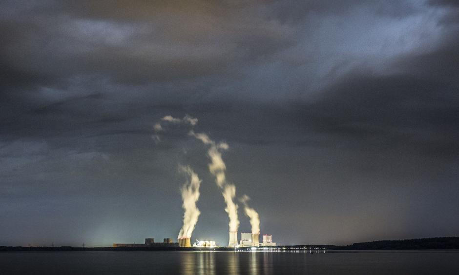 The lignite-fired power station of Boxberg is pictured at night on April 28, 2018 in Klitten, Germany. Photo: Florian Gaertner, Photothek via Getty Images