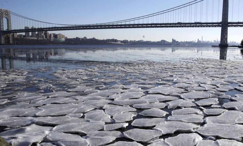 A layer of ice is broken into pieces floating along the Hudson River at the Palisades Interstate Park on Tuesday in Fort Lee, New Jersey. Photo: AP