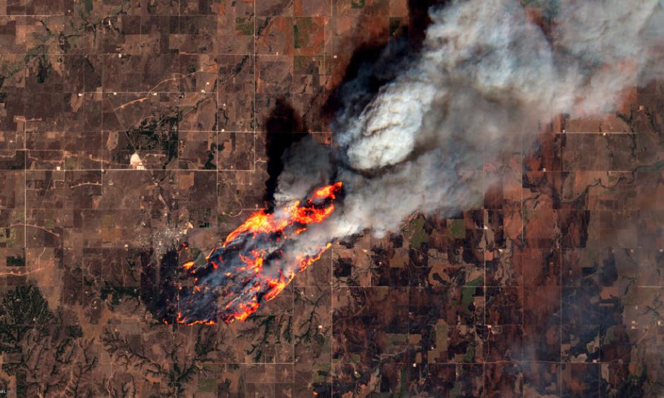 Wildfires West of Putnam, Oklahoma, USA. Credit: Pierre Markuse, Flickr