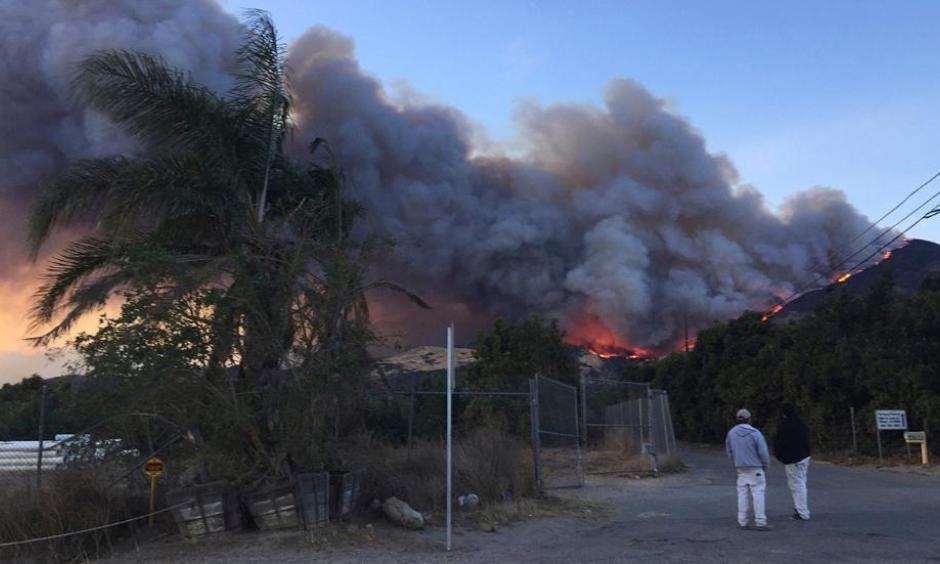 A wildfire burns off of the hills next to CA-126 highway, just northwest of Fillmore, Calif., Thursday, Dec. 7, 2017. Thousands of homes remain threatened by at least four major Southern California wildfires that have destroyed structures and sent residents fleeing. Photo: Amanda Lee Myers, AP