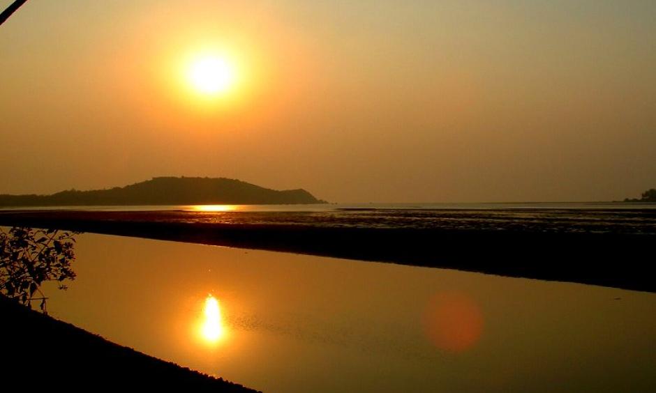 Sunset in Goa, India over the Chapora River. Photo: Wikimedia Commons