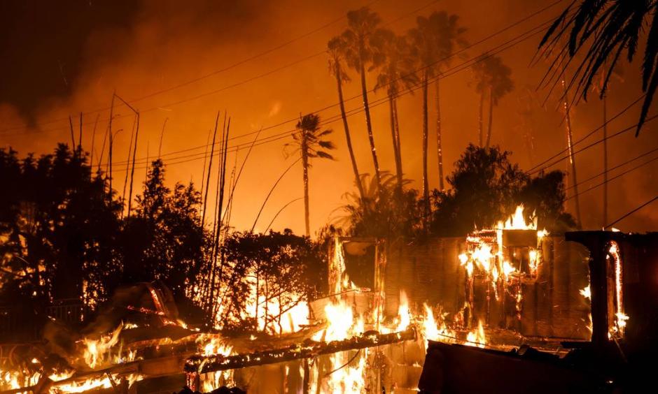 Dramatic images of the fire burning near Ventura. Photo: AP