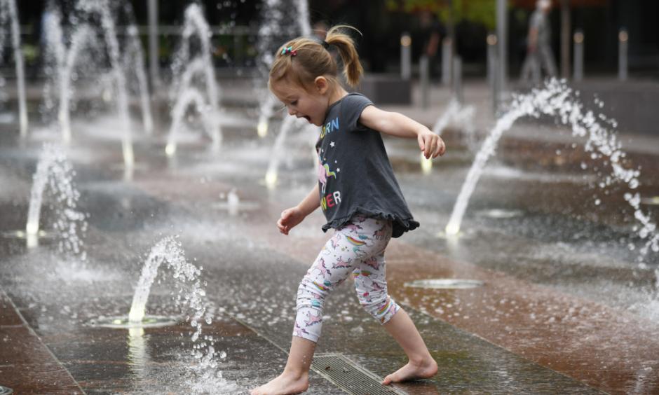 Frannie Bishop, 3, of Fort Collins is playing in the fountain of Denver Union Station on Tuesday, Sept. 18, 2018. Photo: Hyoung Chang, The Denver Post