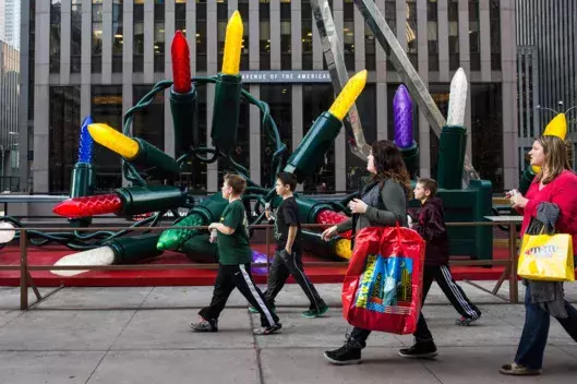 Children walk down Sixth Avenue wearing t-shirts on December 10, 2015. Photo: Andrew Burton/2015 Getty Images