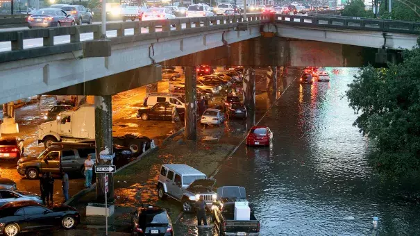 Cars are stranded on N. Claiborne Avenue after a torrential downpour flooded city streets on Aug. 5, 2017, in New Orleans, Louisiana. Photo: Michael DeMocker/NOLA.com, The Times-Picayune via AP