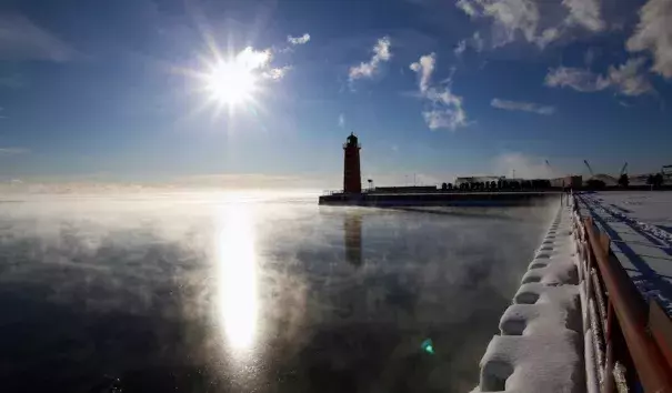 Steam rises from Lake Michigan on Friday morning, Jan. 25, 2019, in Milwaukee, Wisconsin. A cold blast sent temperatures plunging and prompted officials to close dozens of schools Friday. Even colder conditions are expected next week. Photo: Carrie Antlfinger, AP