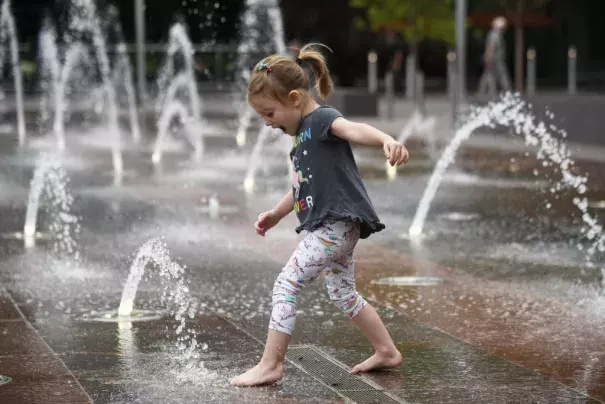 Frannie Bishop, 3, of Fort Collins is playing in the fountain of Denver Union Station on Tuesday, Sept. 18, 2018. Photo: Hyoung Chang, The Denver Post