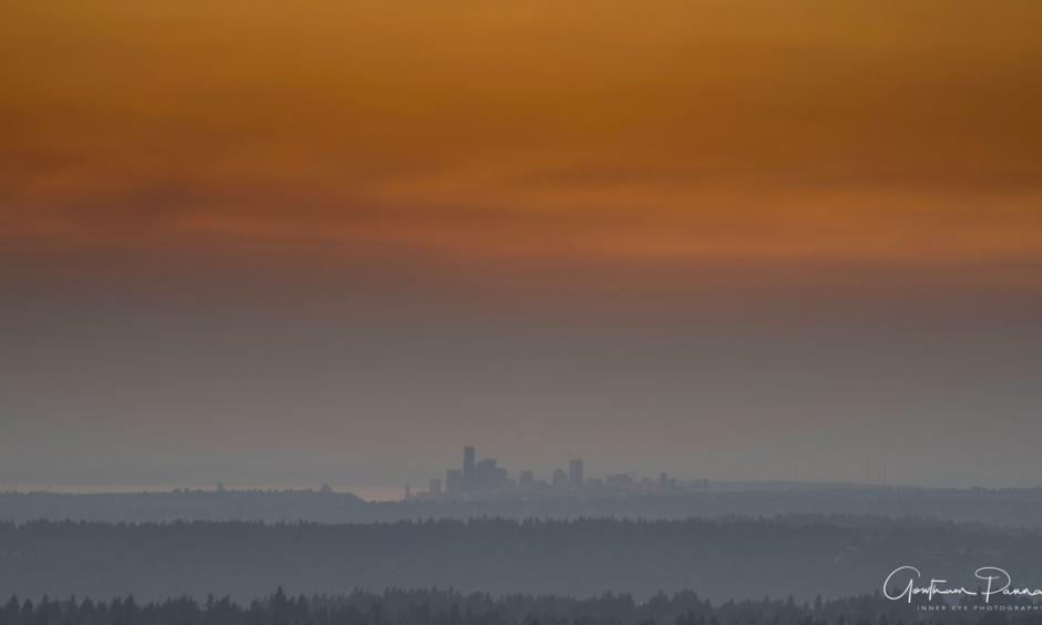 Smoke from wildfires in BC and extreme heat create a haze over Seattle in early August 2017. Photo: InnerEye Photography