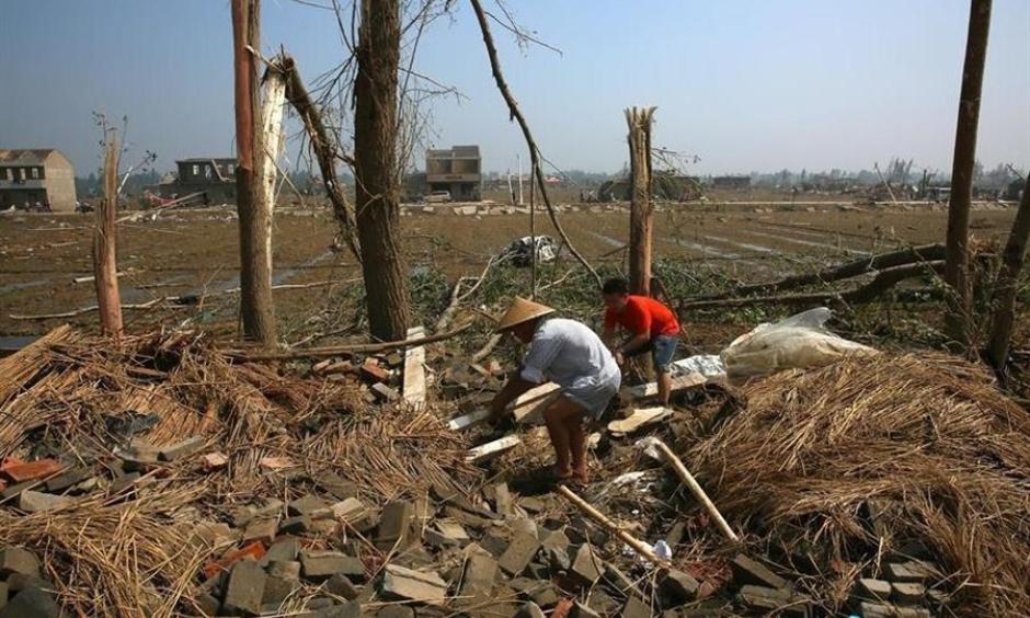 Villagers clear off debris in Danping Village of Chenliang Township in Funing County of Yancheng City, east China's Jiangsu Province, June 25, 2016. Rain, hail and a tornado battered parts of Yancheng City on Thursday afternoon, destroying buildings, trees, vehicles and electricity poles. Photo: Xinhua