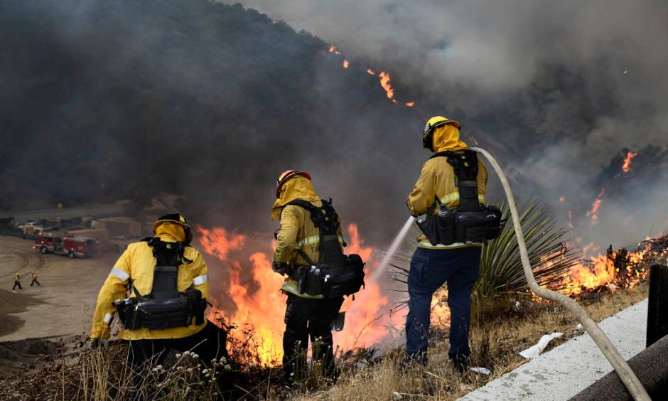 Firemen put water on a brush fire that burns near the La Tuna Canyon off ramp of the 210 freeway. Tujunga, CA 9/1/2017. Photo: John McCoy, Los Angeles Daily News/SCNG