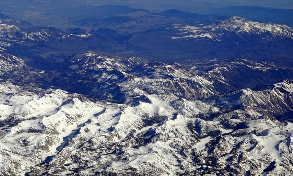 Snow partially covered the Sierra Nevada in central California in 2016. Photo: Henry Fountain, The New York Times