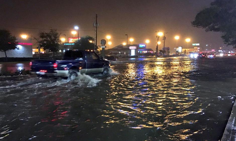 Residents cope with rain and flooding in Galveston County. Photo: ABC13