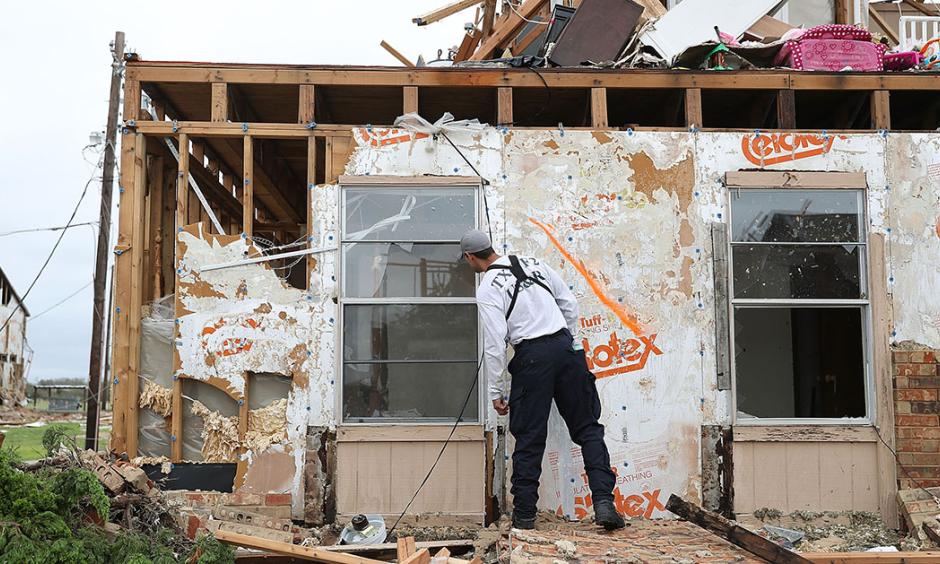 A member of the Texas Task Force 2 search and rescue team works through a destroyed apartment complex trying to find anyone that still may be in the building after Hurricane Harvey passed through on Sunday in Rockport, Texas. Photo: Joe Raedle/Getty Images