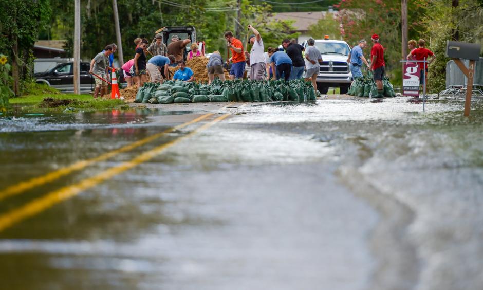 Volunteers pitched in to help residents fill sand bags against flooding from the Vermilion River in Lafayette, La. Photo: Scott Clause, Associated Press