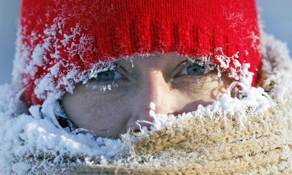 Frozen breath formed ice around the face of a Minneapolis resident on Wednesday, Photo: Reuters