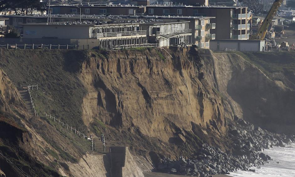 oulders help shore up the base of an eroding cliff below an apartment complex (top) that residents were forced to evacuate in Pacifica, Calif., on January 27, 2016. Crashing waves and powerful rainstorms during this El Niño winter have put homes perched atop coastal bluffs near San Francisco in danger. Photo: Jeff Chiu, AP Photo