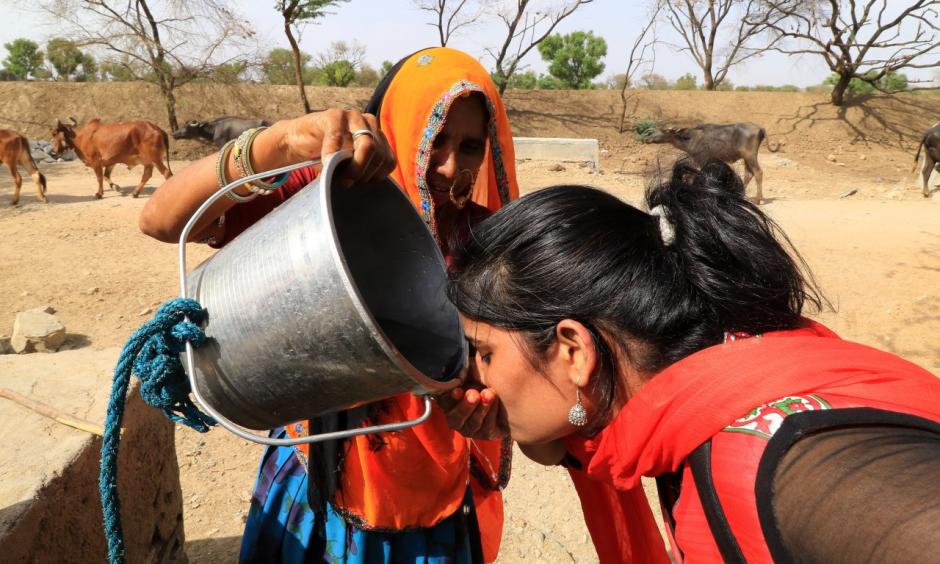 A woman quenches her thirst during the hot summer day outskirts of Jaipur, Rajasthan. Temperature records are rapidly getting shattered as North Indian states and towns are left to sizzle under extreme heat conditions. Photo: Vishal Bhatnagar, Zuma Press