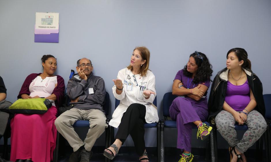 Carmen Zorrilla, an obstetrician-gynecologist for women with high-risk pregnancies, discusses how to prevent Zika at a group prenatal-care session at University Hospital in San Juan, Puerto Rico. Photo: José Jiménez