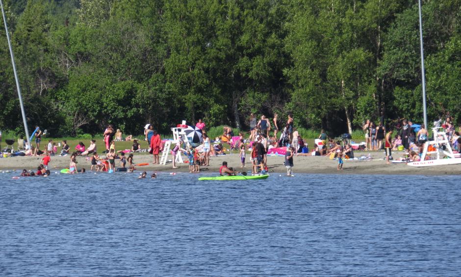 Summer day at Jewel Lake Park in western Anchorage, Alaska. Image: Luke Jones, Flickr
