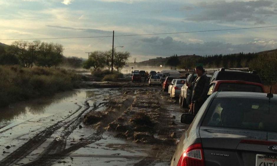 Cars on a road in Lake Hughes, California are stopped because of flooding, with some stuck in the mud in the distance. Flash flooding sent water, mud and rocks rushing across Interstate 5 north of Los Angeles on Thursday, stranding hundreds of vehicles and closing the major north-south thoroughfare. Photo: Robert Rocha , AP