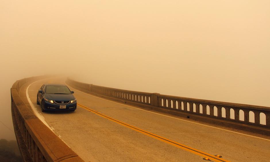 Smoke from the Soberanes Fire reduces visibility over the typically scenic Bixby Bridge on Highway 1 north of Big Sur on Tuesday. Photo: Reuters