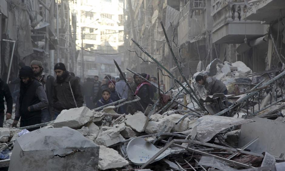 Residents inspect damage after airstrikes by pro-Syrian government forces in the rebel held Al-Shaar neighborhood of Aleppo, Syria February 4, 2016. Photo: Abdalrhman Ismail, Reuters