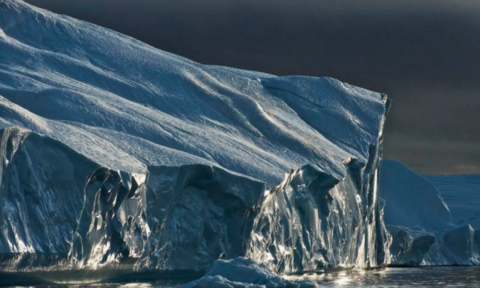 Light on an iceberg detached from Jakobshavn Glacier, in west Greenland. Photo: De Agostini, Getty Images