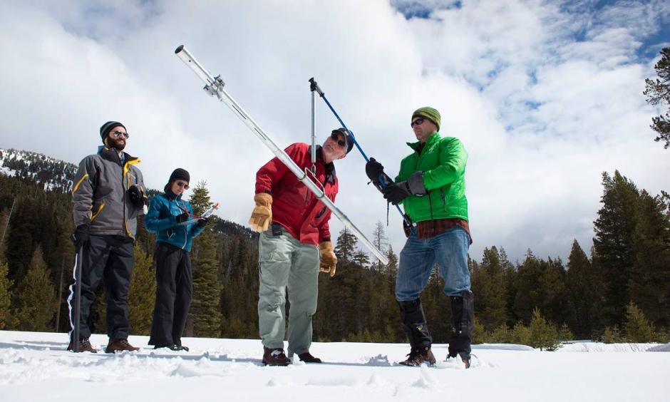 Taking the key spring measurement of the Sierra snowpack near Echo Summit on Wednesday, March 30, 2016. Photo: Randy Pench, The Sacramento Bee
