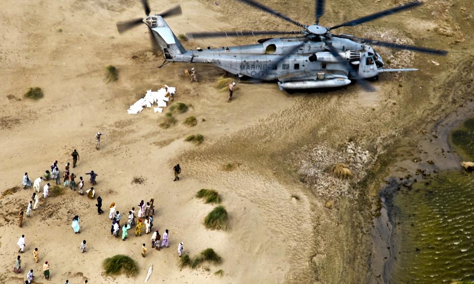 US helping Pakistanis during the 2010 floods. Photo: United States Army