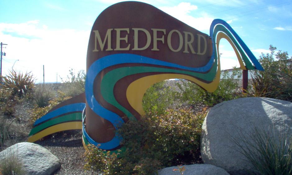 Welcome sign near the North end of Medford. Image:ZabMilenko
