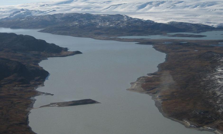 Lake Tasersiaq with the Greenland ice sheet in the background. Photo: Asiaq Greenland Survey