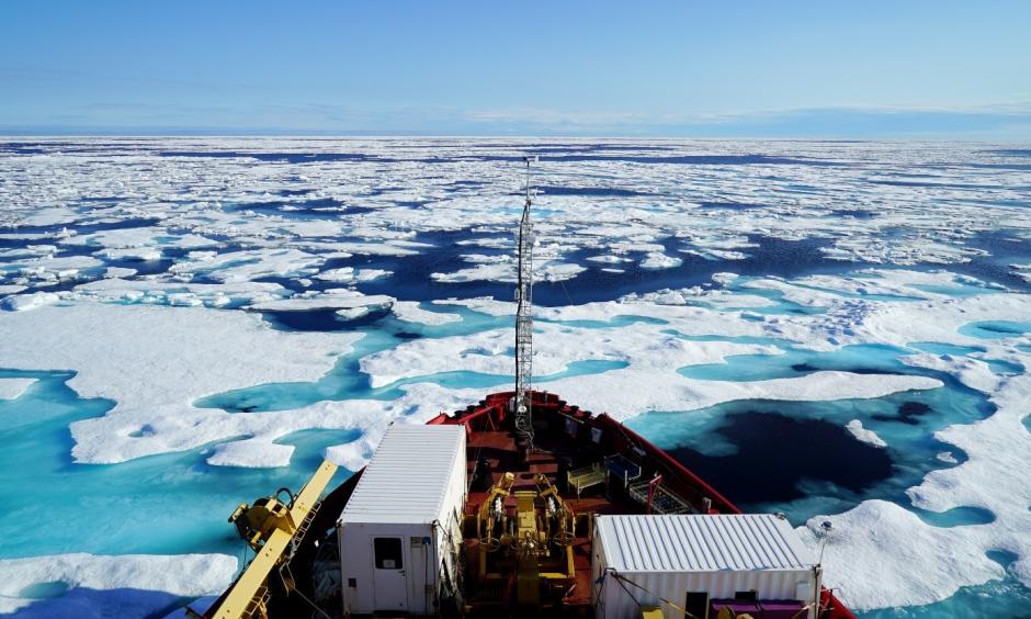 Canadian coast guard icebreaker Amundsen breaks through ice in Peel Sound in the Canadian Arctic. Photo: Alice Li, The Washington Post