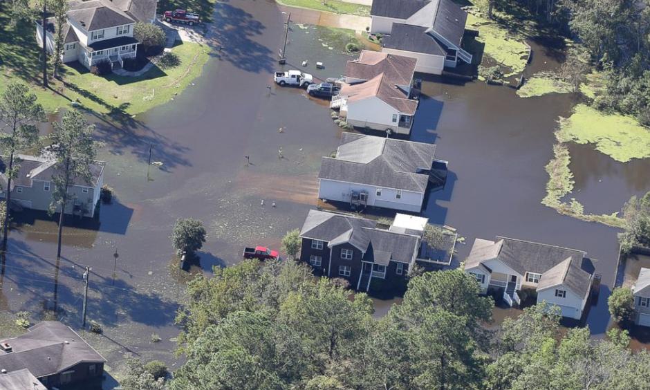 Flood waters recede from houses of a Savannah, Georgia, neighborhood in the aftermath of Hurricane Matthew, on Oct. 9, 2016. Photo: Curtis Compton, AP