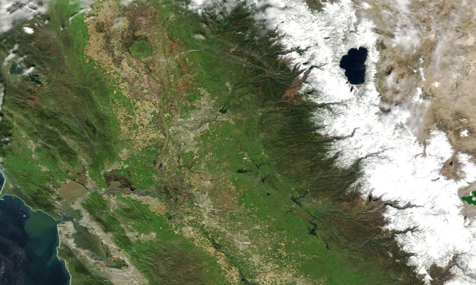 Entering April 2017, the Sierra snowpack is 164 percent of normal. That’s a big difference from a few years ago – the snowpack was 6 percent of normal in on March 29, 2015. This series of satellite images shows the snow accumulation from space at roughly the same time of year for the past five years. Photo: The Sacramento Bee