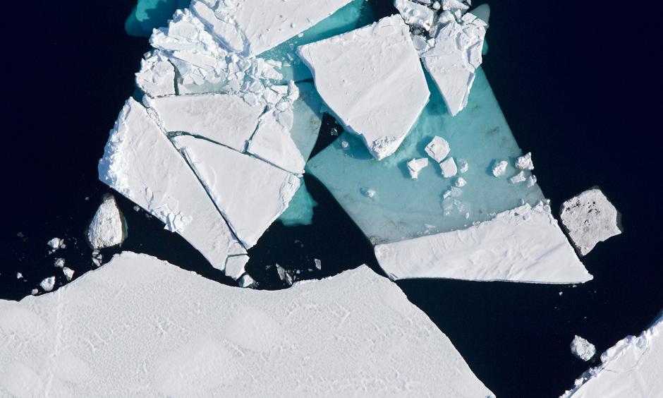Aerial view of ice in the Beaufort Sea, Arctic Ocean, Alaska, 21/05/2011. Photo: Vicki Beaver, Alamy Stock Photo