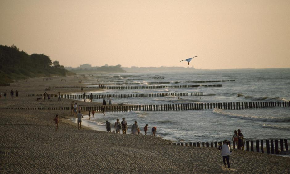 Bathers on the Baltic have recently been confronted with a new threat: dangerous disease that is normally only found in warm water. Photo: Priit Vesiland