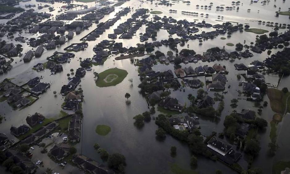 Floodwaters from Harvey surrounded homes in Port Arthur, Texas, on Aug. 31. Photo: Gerald Herbert, AP