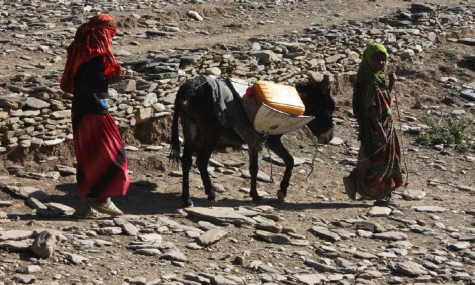 Young girls outside the village of Mawo in Ethiopia’s Afar region return home after filling their water containers. Photo: James Jeffrey