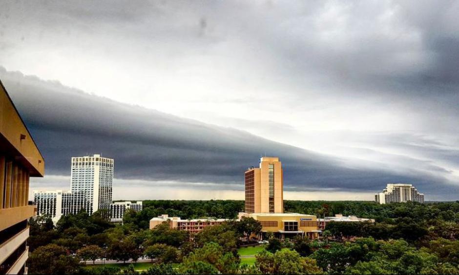 A shelf cloud moves over Orlando Monday morning. Photo: Instagram/z_e_photography