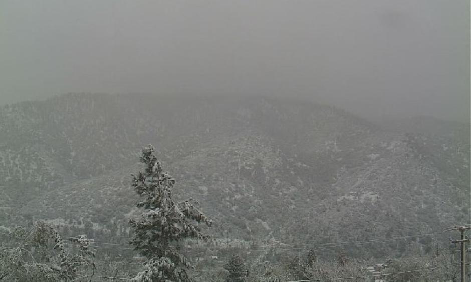 Webcam photo of snow atop Frazier Mountain in far northern Ventura County, CA, on Monday morning, March 7, 2016. Photo: NWS/Los Angeles