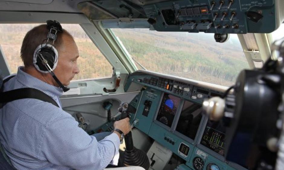 Prime Minister Vladimir Putin fighting forest fires in the Ryazan region on Tuesday from the co-pilot's seat of an amphibious plane. He doused two fires, media reported. Photo: RIA-Novosti, AP