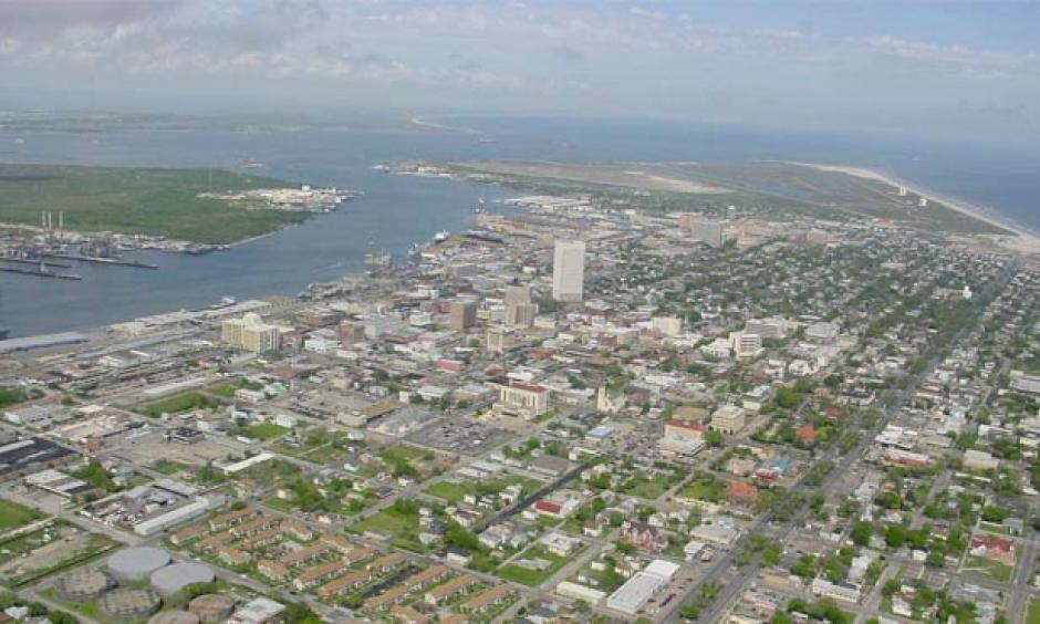 Galveston, TX, one of the oldest cities on the Texas coast. In April, meteorologist and blogger Matt Lanza posted an article on Space City Weather about the unusual streak of record warm temperatures observed in Galveston since 2010 and especially over the past year. From 2010 through April 2017, Galveston tied or set 216 daily record highs or record high minimums out of a possible 732. Photo: PhilFree, Wikimedia Commons