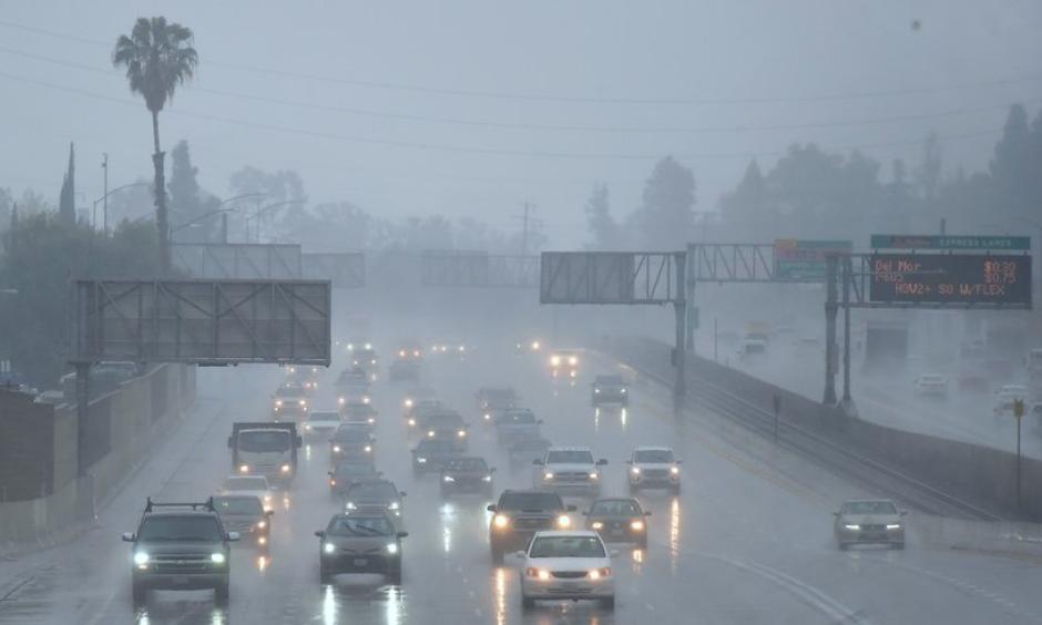 Commuters drive through heavy rainfall in Los Angeles, California, on Wednesday, March 21, 2018. Photo: Frederic J. Brown, AFP/Getty Images