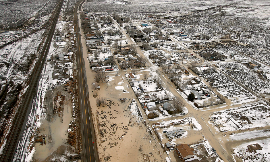 After the Twentyone Mile Dam in northern Nevada burst this month, floods forced delays or rerouting for more than a dozen freight and passenger trains on a main rail line that runs through the area. Photo: Stuart Johnson/The Deseret News, via Associated Press