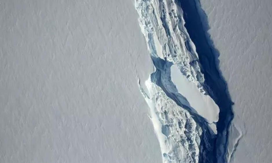 A close-up view of the crack, or rift, in Antarctica's Larsen C ice shelf, as seen on Nov. 10, 2016. Photo: NASA Goddard Space Flight Center