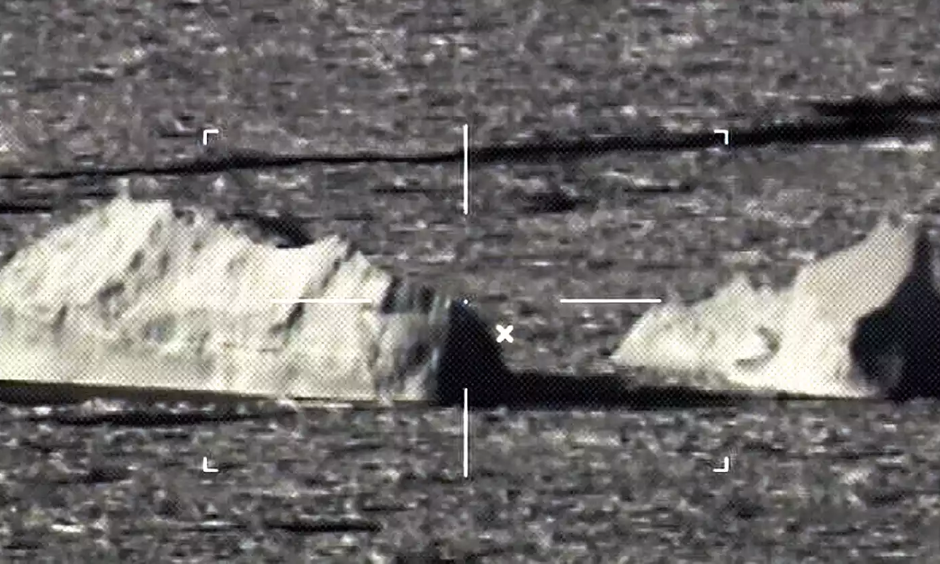 This photo from a US Coast Guard reconnaissance aircraft shows icebergs floating near the Grand Banks of Newfoundland in the North Atlantic. Photo: AP