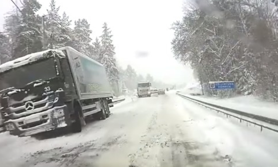 On November 9, 2016, Swedish capital Stockholm has broken its all-time snowfall record for any November day since measurements began in 1905. Photo: The Watchers