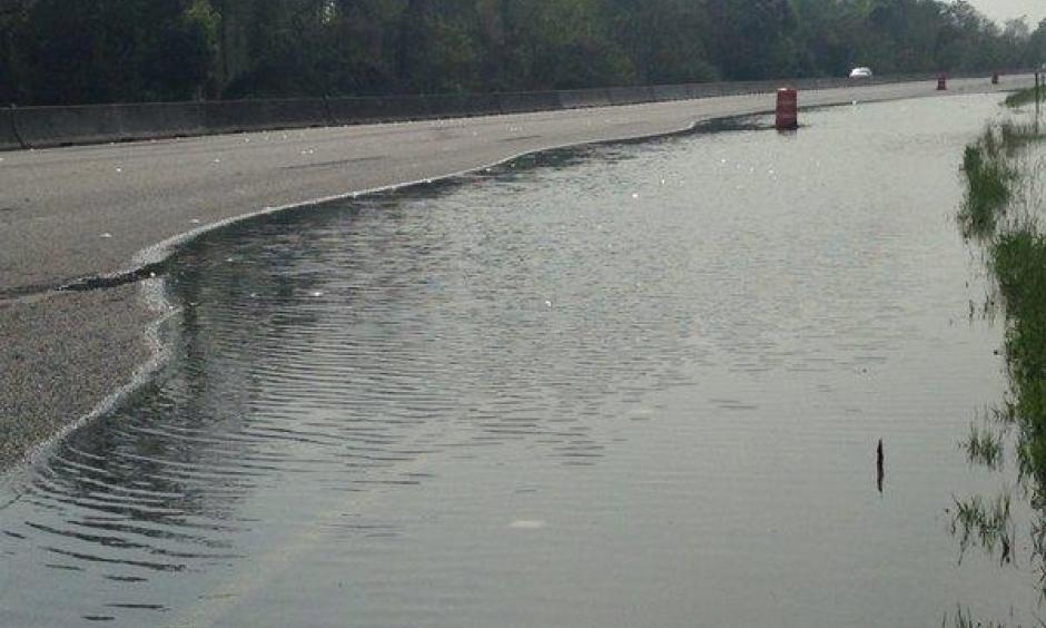 Interstate 10 westbound at Texas-Louisiana state line. Photo: TxDOT-Beaumont, Twitter