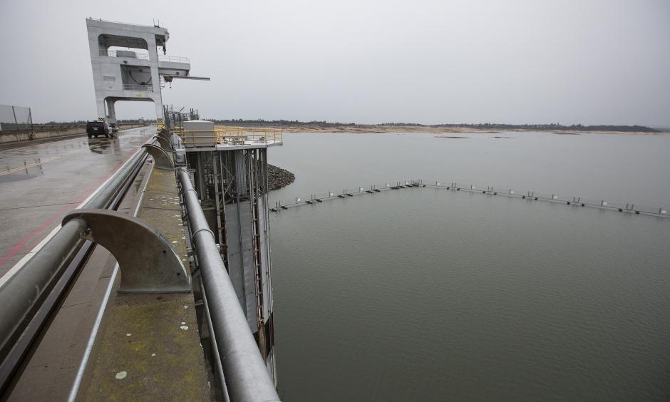 Folsom Dam on the American River at Folsom Lake. Photo: Brian van der Brug / Los Angeles Times
