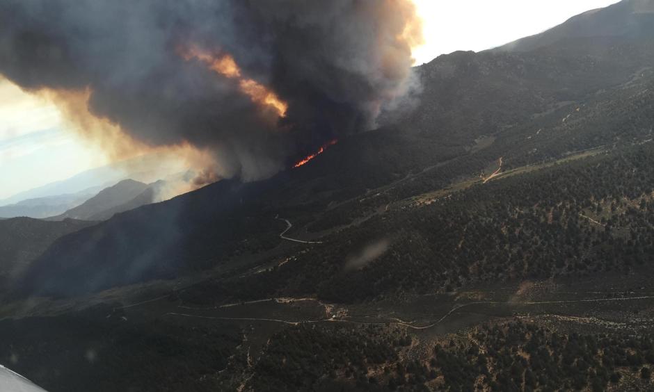A wildfire rages in the Chimney Peak Wilderness near the Tulare and Kern county line. Photo: Los Angeles Times